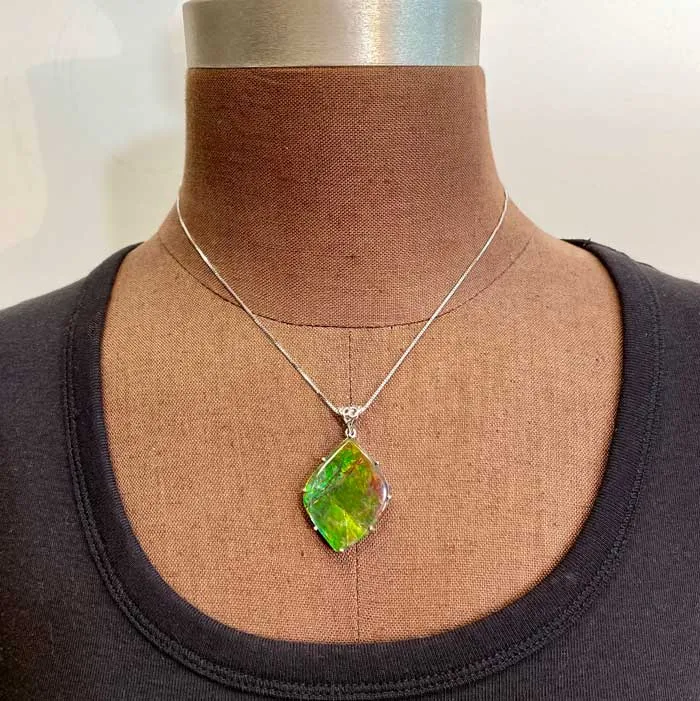 14K White Gold Ammolite Pendant