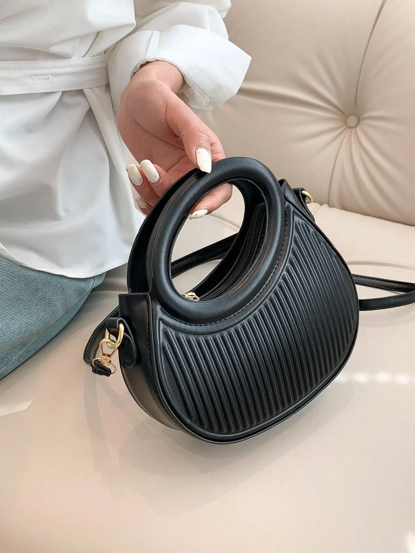 French hand-held one-shoulder Crossbody Bag - Black
