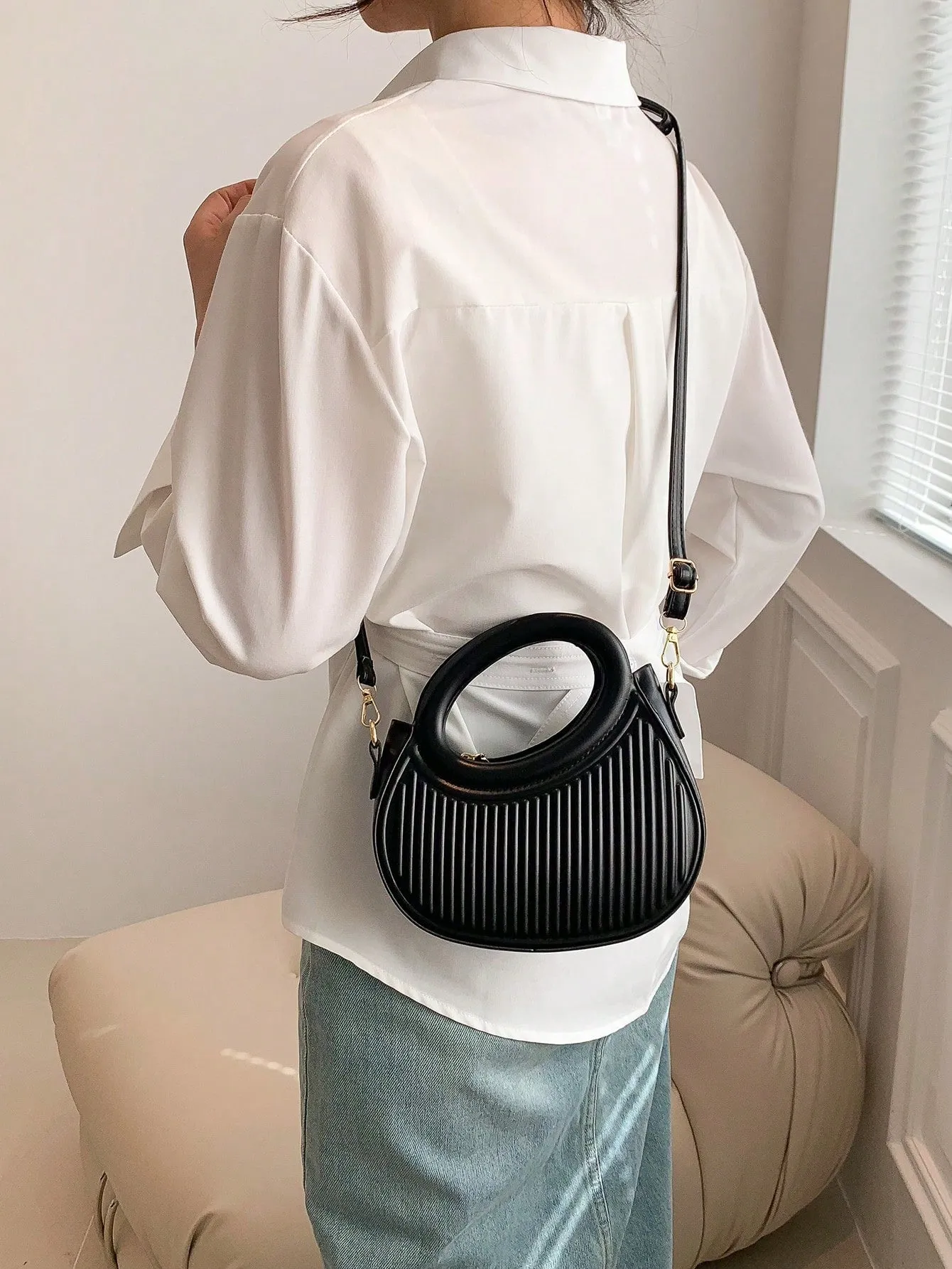 French hand-held one-shoulder Crossbody Bag - Black