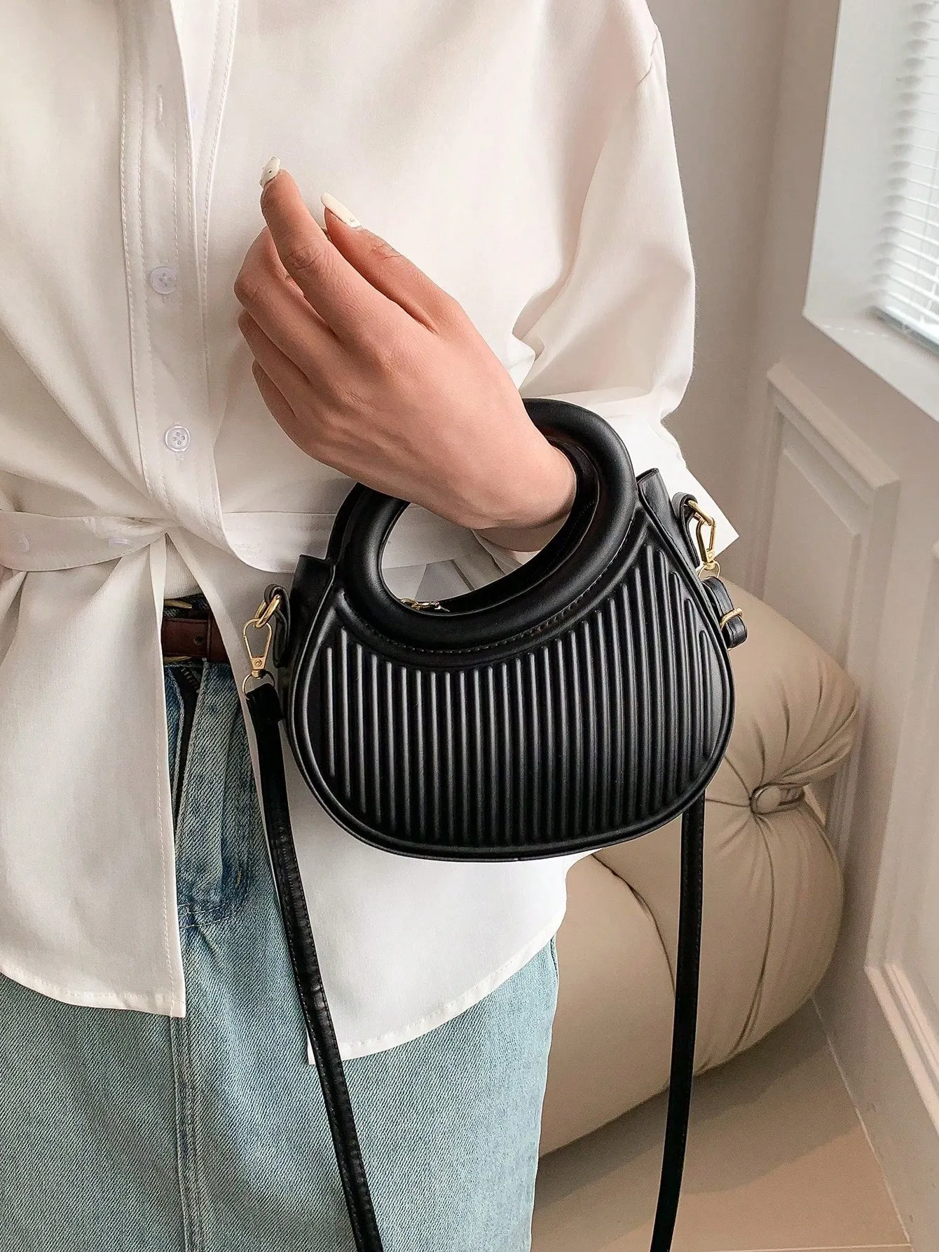 French hand-held one-shoulder Crossbody Bag - Black