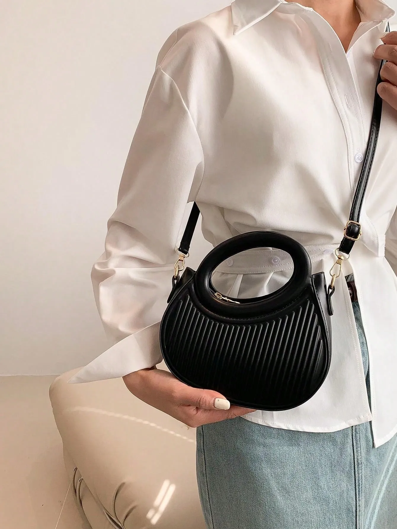 French hand-held one-shoulder Crossbody Bag - Black