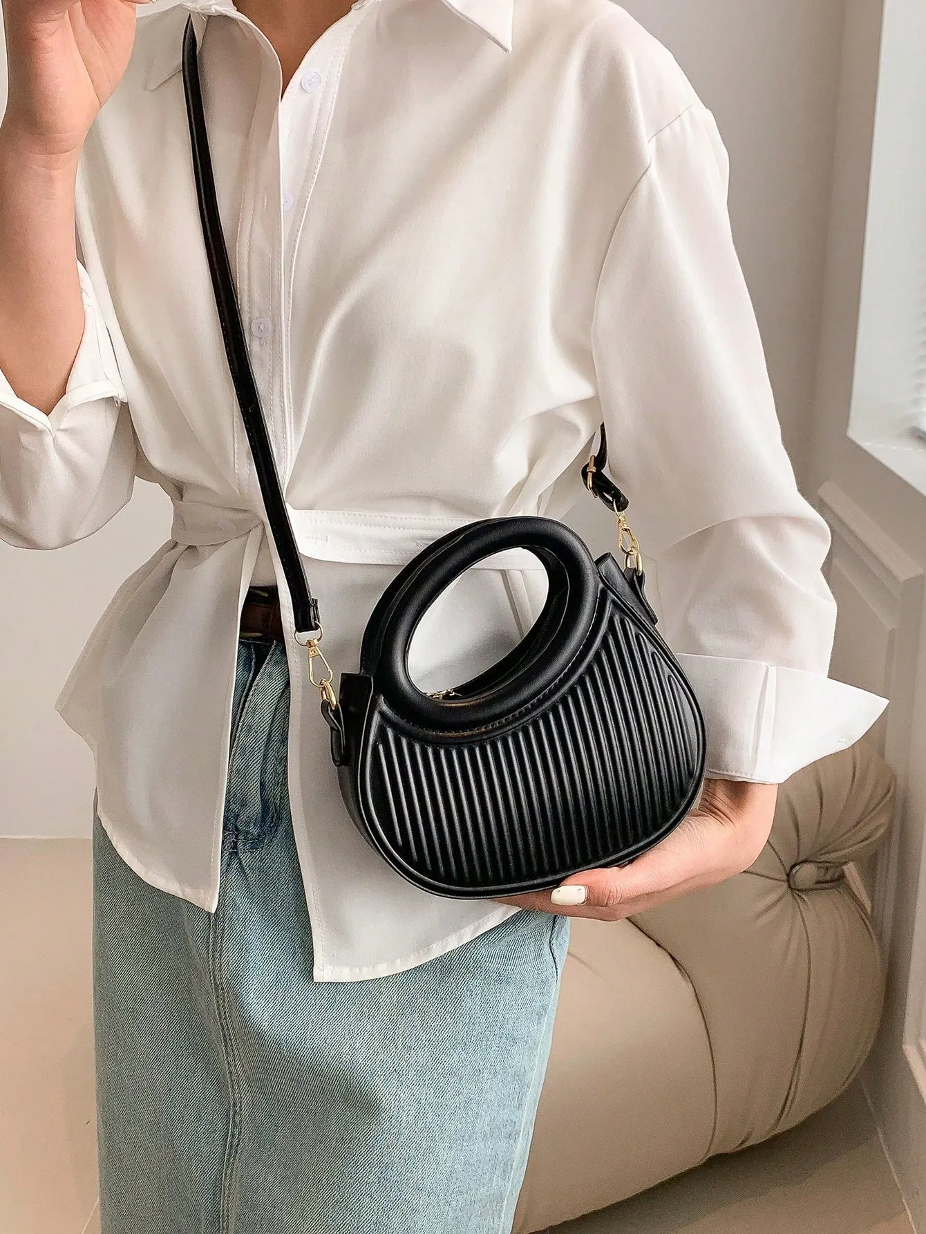 French hand-held one-shoulder Crossbody Bag - Black
