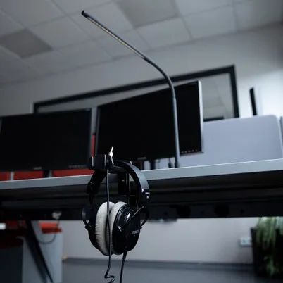 Gravity HP HTC 01 B Desk-Mount Headphones Hanger