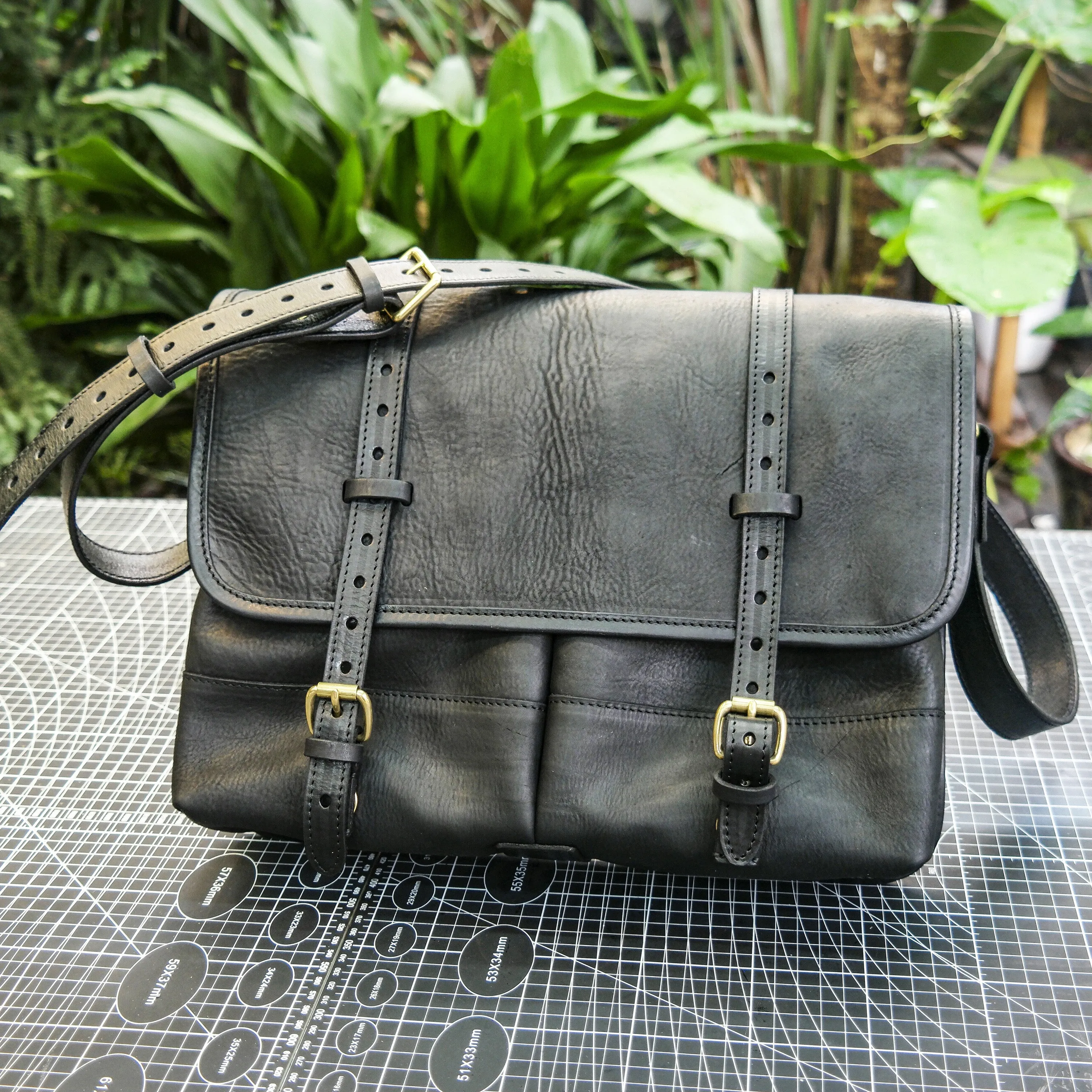 Hand dyed vegetable tanned leather crossbody bag for men and women, briefcase, computer bag, shoulder bag, messenger bag