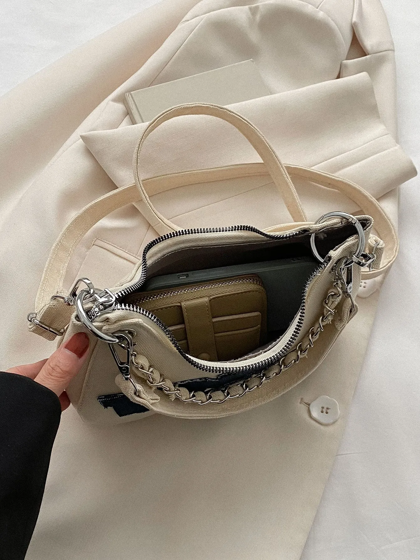Letter Patch Decor Chain Hobo Bag - White