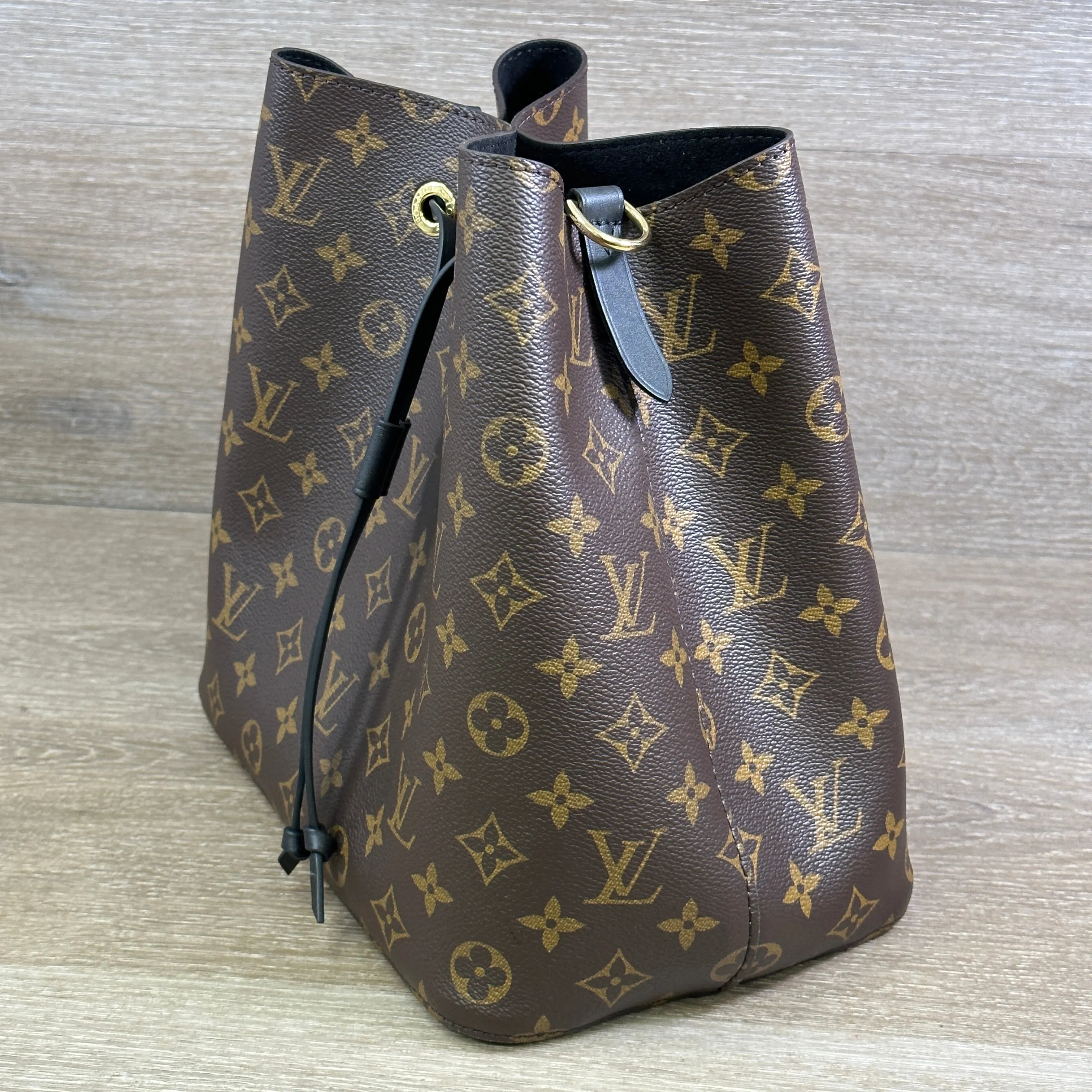 Louis Vuitton NéoNoé MM Monogram Black