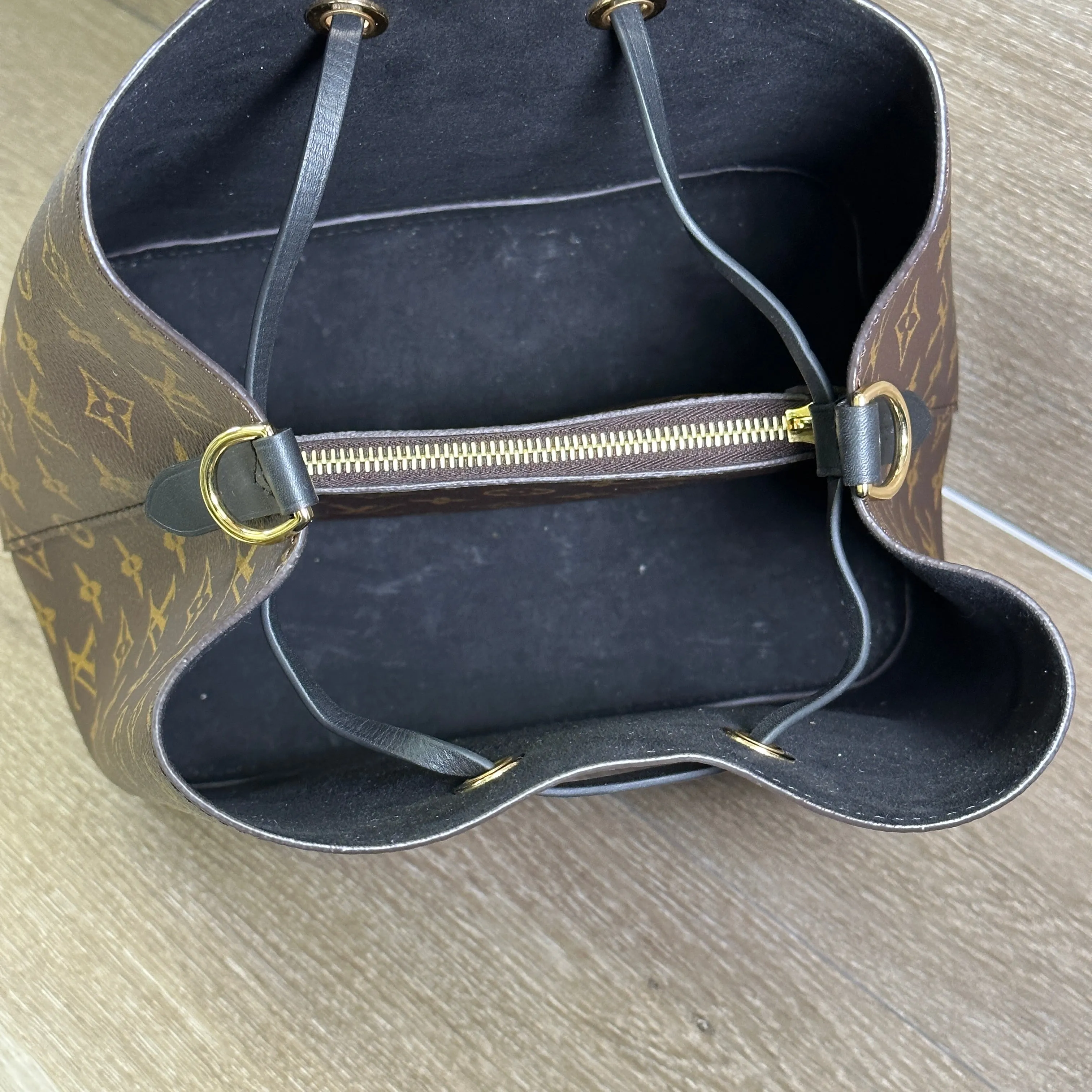 Louis Vuitton NéoNoé MM Monogram Black
