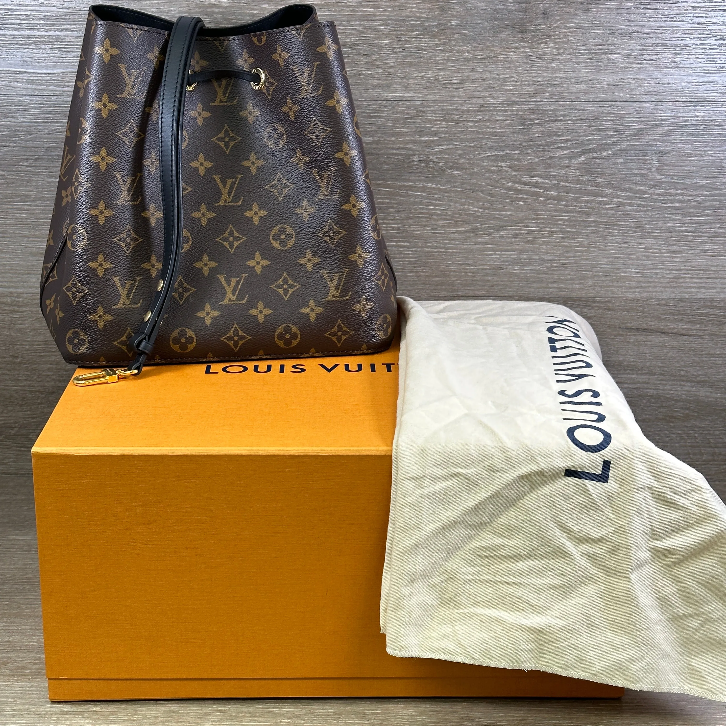 Louis Vuitton NéoNoé MM Monogram Black