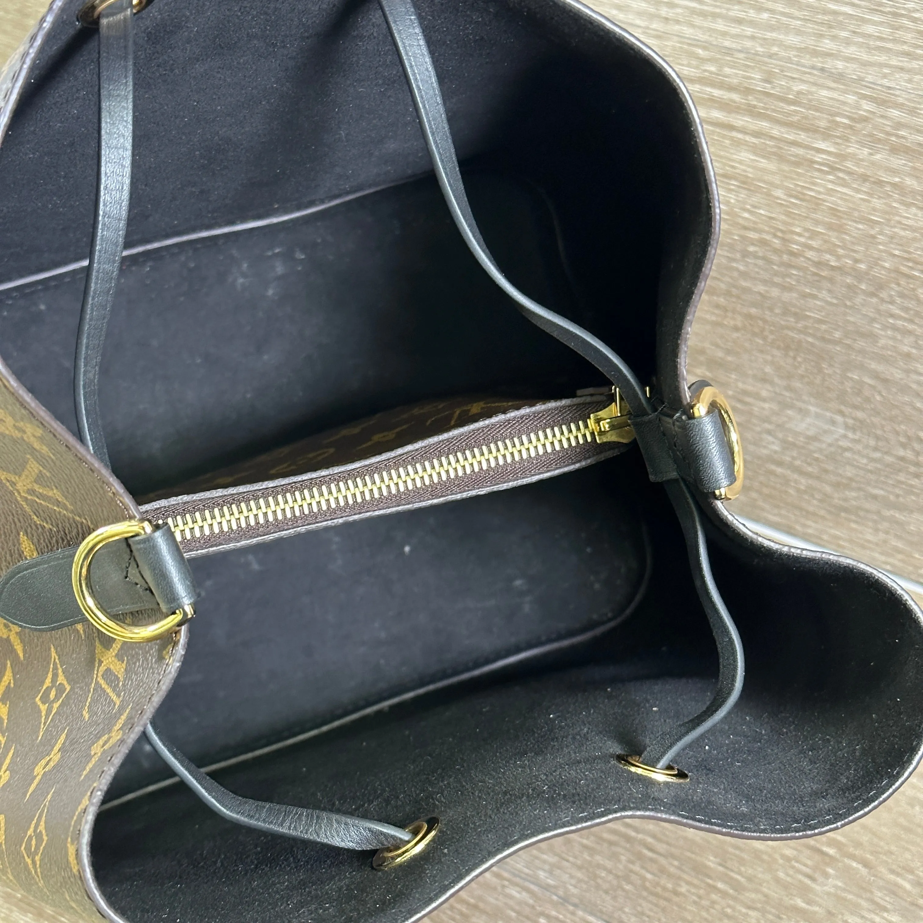 Louis Vuitton NéoNoé MM Monogram Black