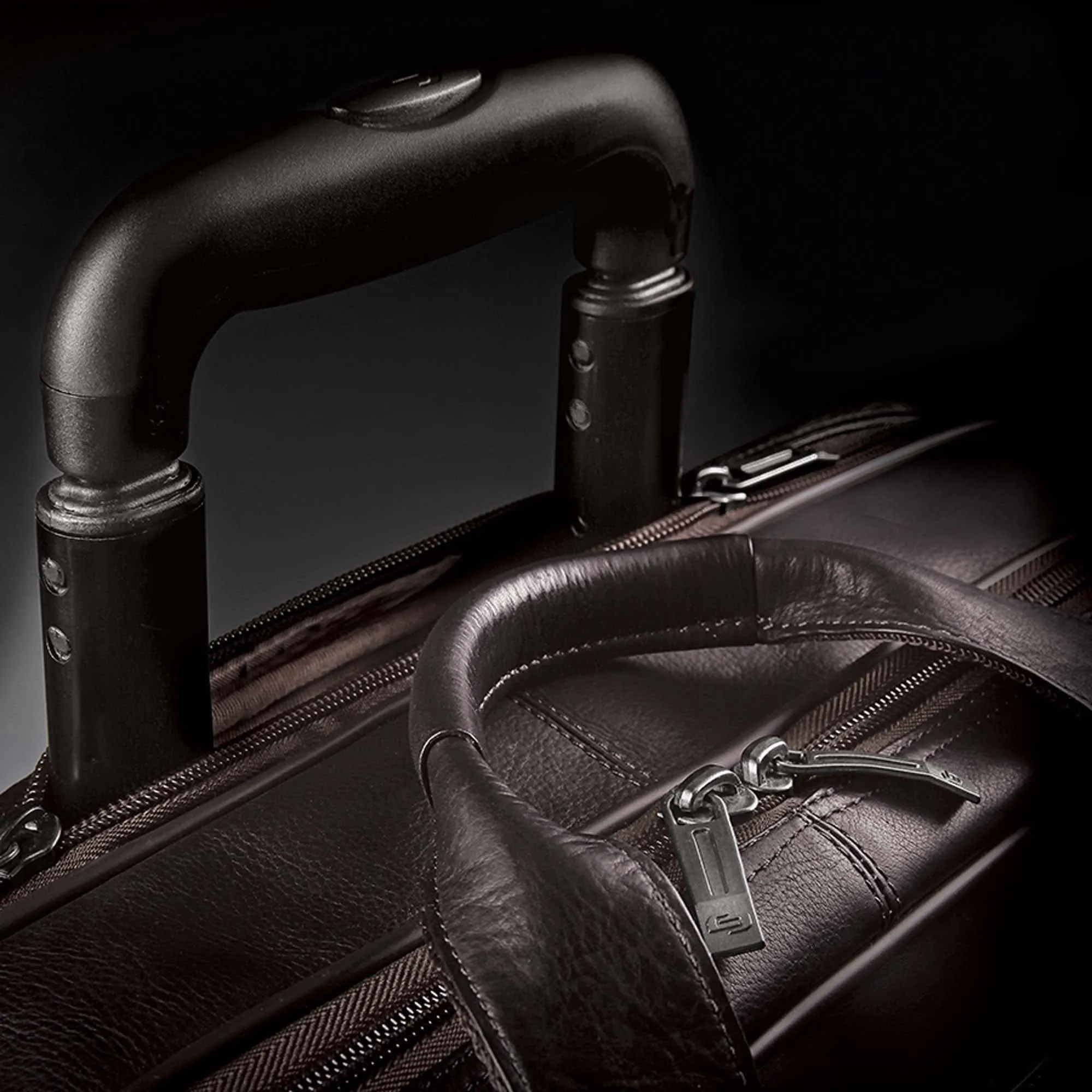 Solo Vintage Walker Leather Rolling Case
